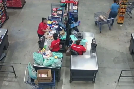 Câmeras de segurança do estabelecimento registraram tentativa de furto