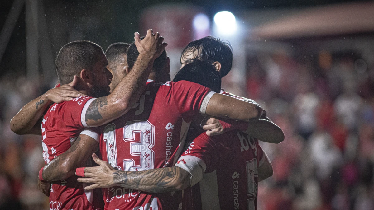 Vila Nova repete início histórico e dispara no Goianão