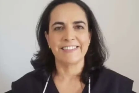 TJ do Mato Grosso afasta juíza suspeita de favorecer marido réu por feminicídio em disputa pela guarda da enteada (Foto: Reproduçao)