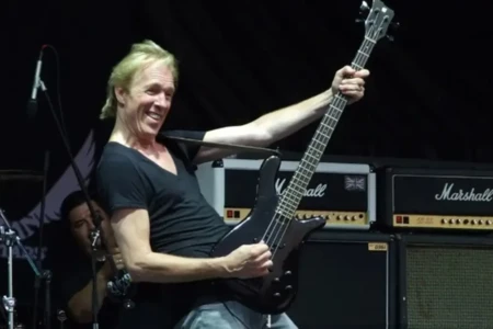 Morre Francis Buchholz, baixista que marcou a banda Scorpions, aos 71 anos