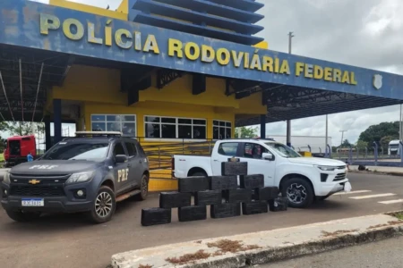 Motorista foge da PRF e abandona veículo com 320 kg de maconha em Morrinhos