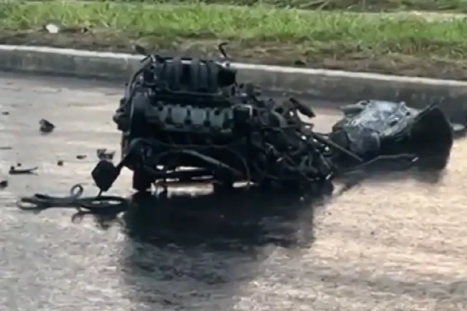 motor x carro x poste