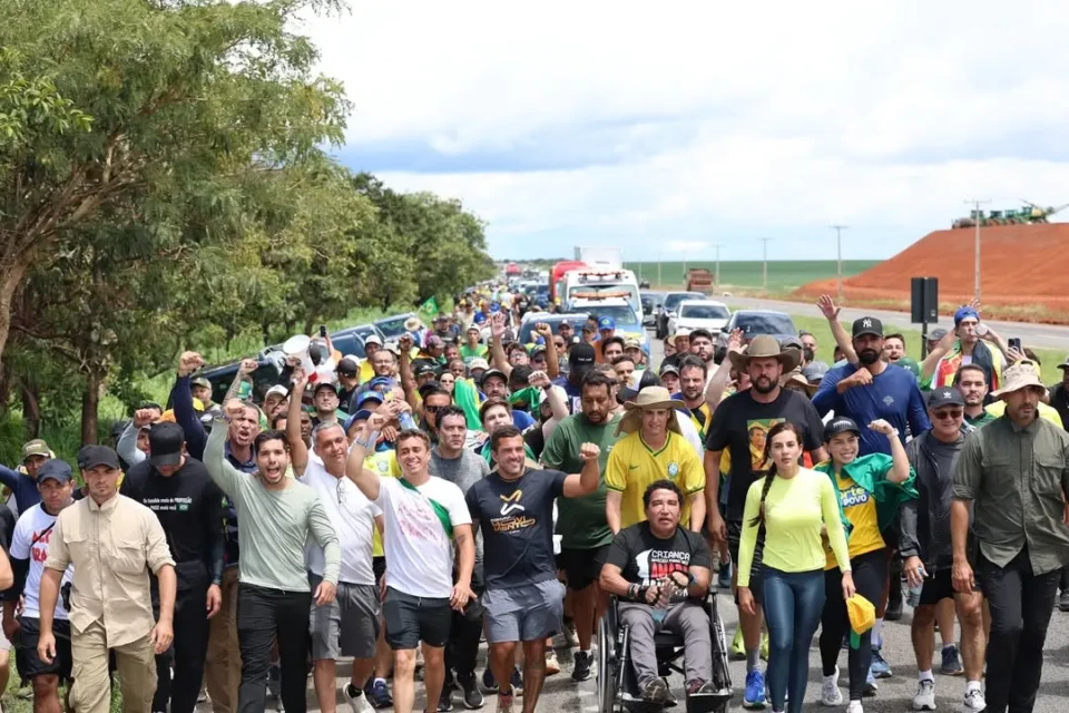 Seguimos. Acorda, Brasil!