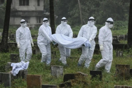 Doença altamente letal Índia reforça vigilância em fronteiras internacionais após surto do vírus Nipah controles sanitários