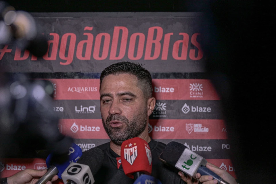 Lacerda segue sem saber o que é perder clássico no futebol goiano