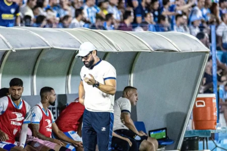 Em crise no Goianão, Crac demite Luan Carlos e busca reação com novo treinador