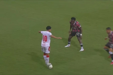 Dodô durante partida pelo Náutico