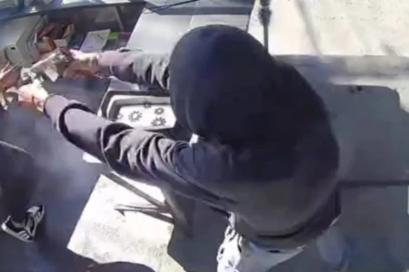 PM prende suspeito que usou duas armas para atirar contra ex-mulher em barraca de pastel em SP (Reprodução)