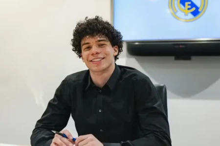 Enzo Alves, filho do lateral Marcelo