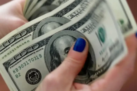 Dólar fecha no menor valor em quase dois anos (Foto: Agência Brasil)