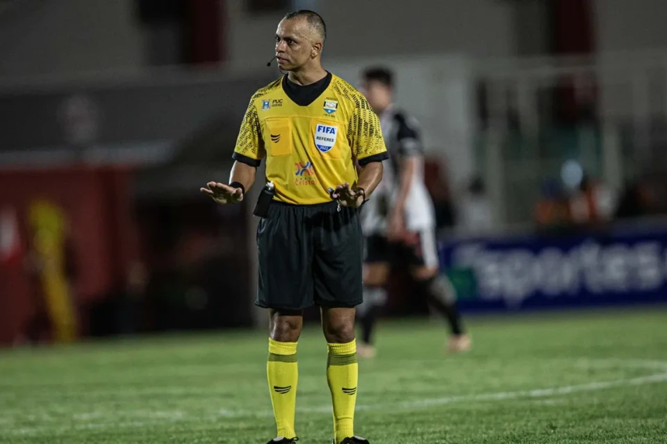 Wilton Pereira Sampaio, árbitro da FGF
