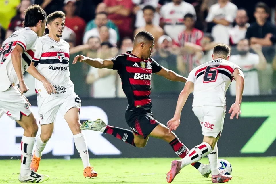 Partida entre São Paulo e Flamengo pelo Brasileirão