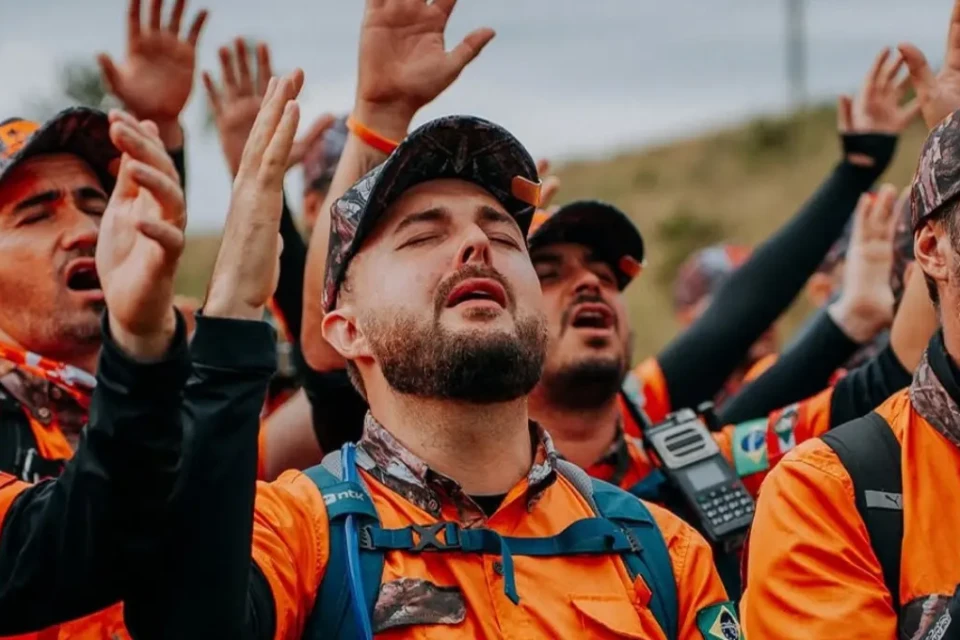 restaurar homens para restaurar o mundo Legendários promove encontro de homens em Anápolis para quatro dias de "vivências na natureza"
