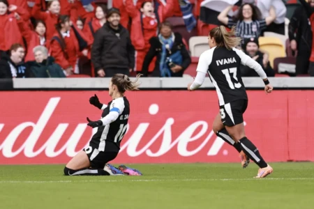 Gabi Zanotti comemora o gol do Corinthians