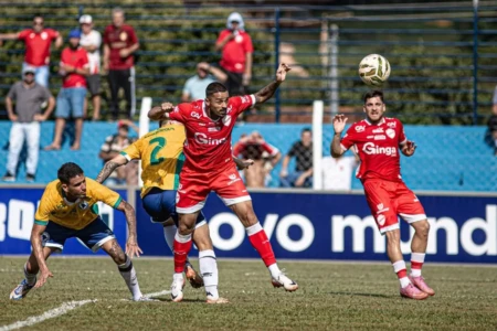 Dellatorre marcou um dos gols do Vila Nova sobre o Centro Oeste