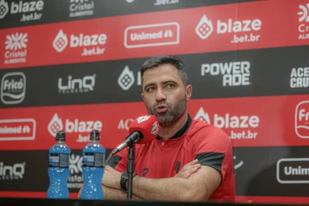 Rafael Lacerda em coletiva do Atlético