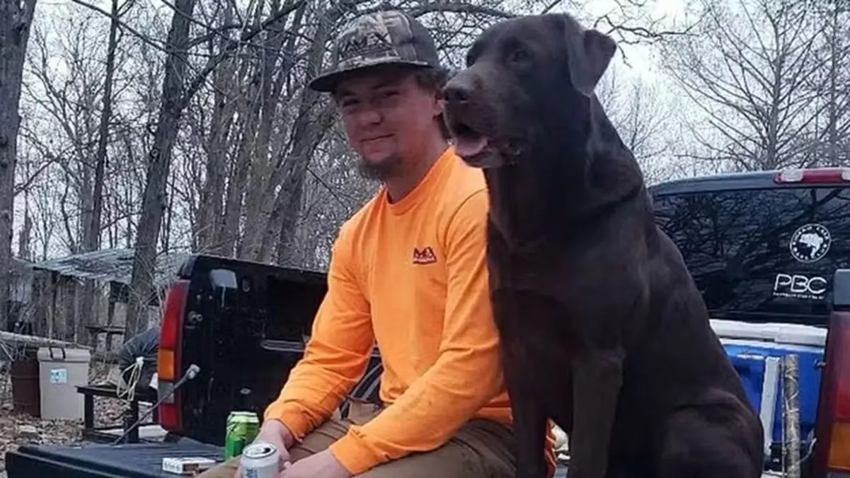 Jovem de 23 anos morre ao tentar salvar seu cachorro em lago congelado nos EUA Americano era pescador, caçador e ambientalista