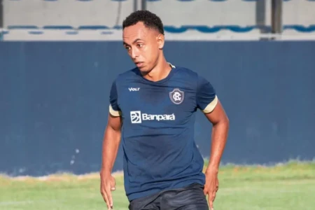 Dodô em treino pela equipe do Remo