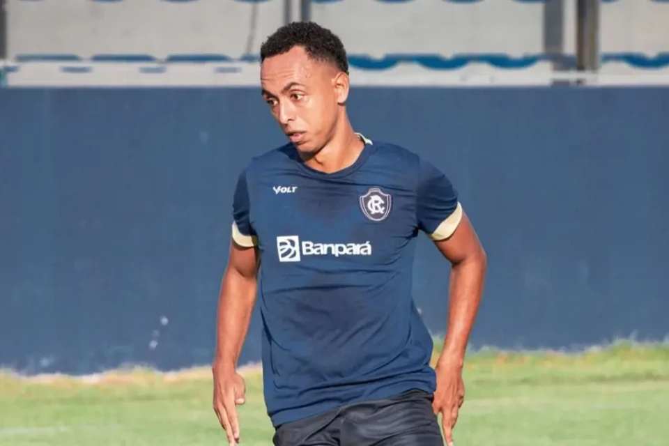 Dodô em treino pela equipe do Remo