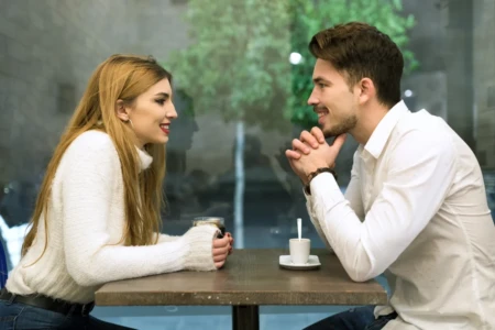 O método psicológico para evitar que o primeiro encontro vire um exame