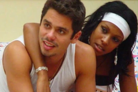 BBB: Sol Vega já foi para debaixo do edredom com brother que posou para a G Magazine; veja fotos O ex-coveiro Rogério Dragone