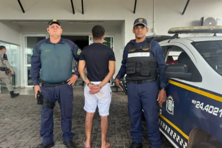 Jovem foi preso e conduzido pela GCM - (Foto: divulgação/GCM)