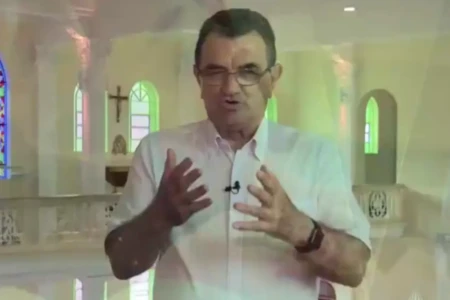 Padre critica caminhada de Nikolas e diz que cristãos não podem defender armas (Foto: Reprodução)