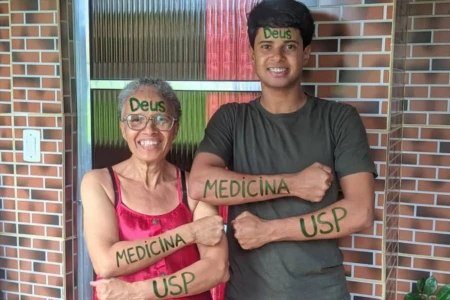 Wesley de Jesus estudou com apostilas usadas Jovem baiano filho de doméstica e pedreiro é 1º colocado em medicina na USP pelo Enem
