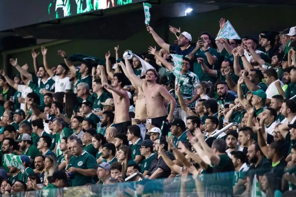 Goiás vence o Vila, quebra tabu de três anos e assume a liderança do Goianão