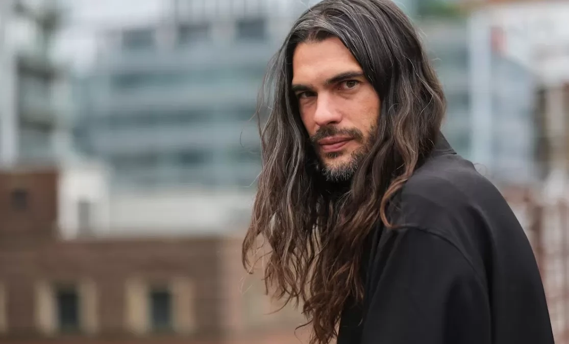 Diretor de espanhol comenta repercussão de declarações sobre 'O Agente Secreto'