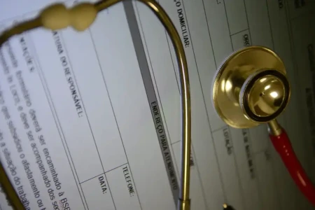 Trabalhadora de drogaria de Goiânia é demitida por justa causa por apresentar atestados falsos