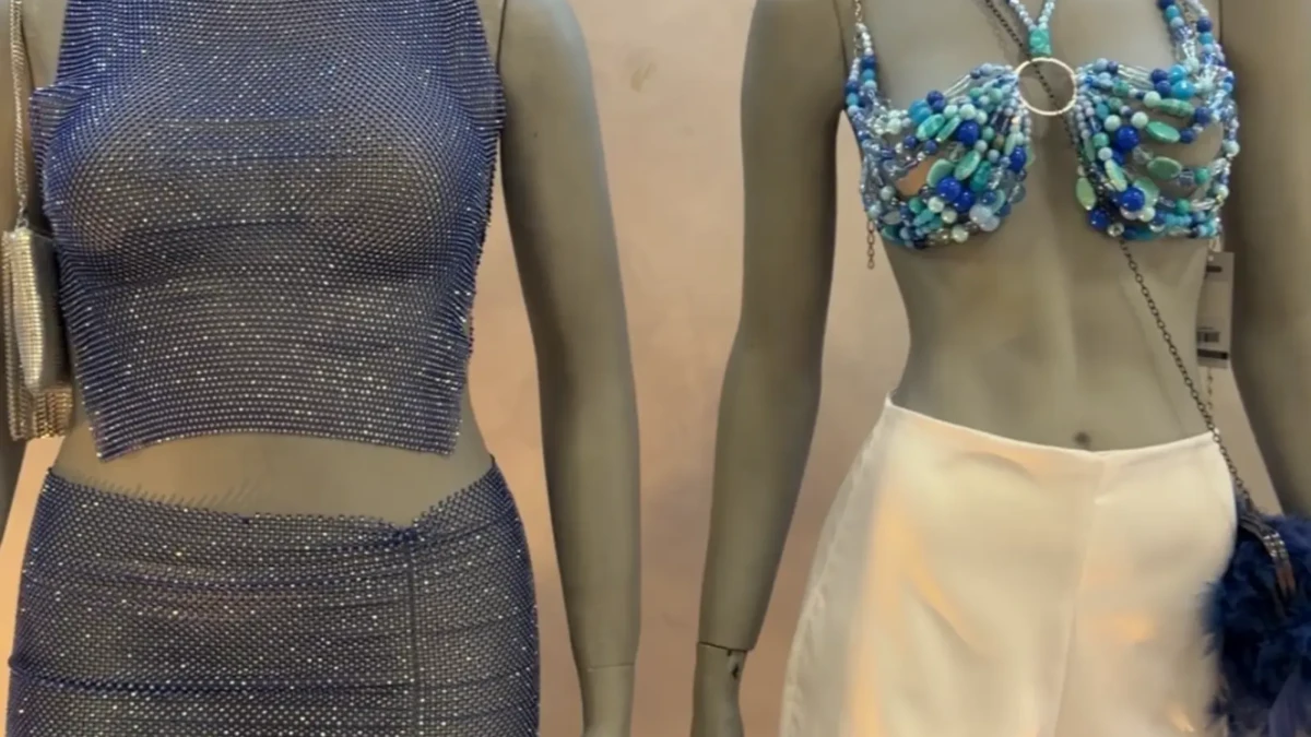 Dois manequins femininos com roupas de brilho para o Carnaval