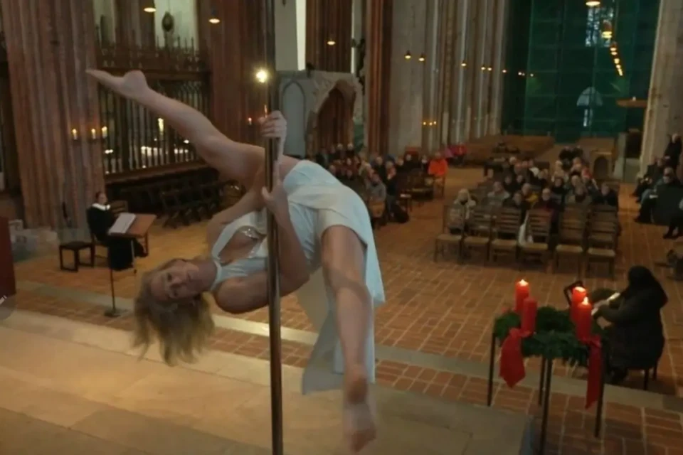 Igrejas protestantes da Alemanha adotam pole dance em cultos e causam polêmica Já pastor evangélico realizando culto inspirado em Star Wars
