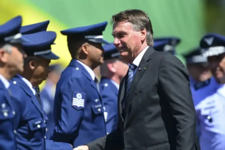Ministério Público Militar aponta descaso de Bolsonaro com ética das Forças Armadas (Foto: Agência Brasil)