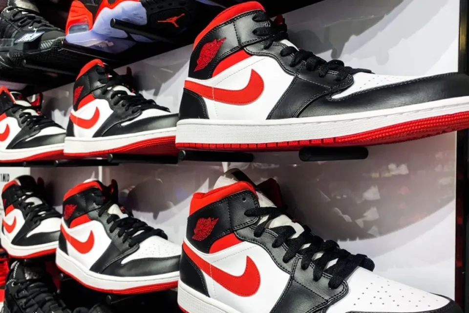 Nike é investigada por suposta discriminação contra funcionários brancos companhia violou leis antidiscriminatórias dos Estados Unidos