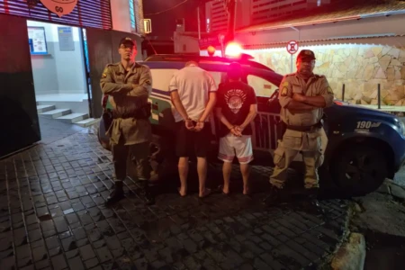 Ex-funcionário e comparsa são presos por roubar dinheiro e celular em supermercado de Anápolis (Foto: Divulgação)