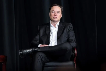 Dinheiro traz felicidade? Elon Musk, homem mais rico do mundo, desabafa na própria social (Foto: US Force)