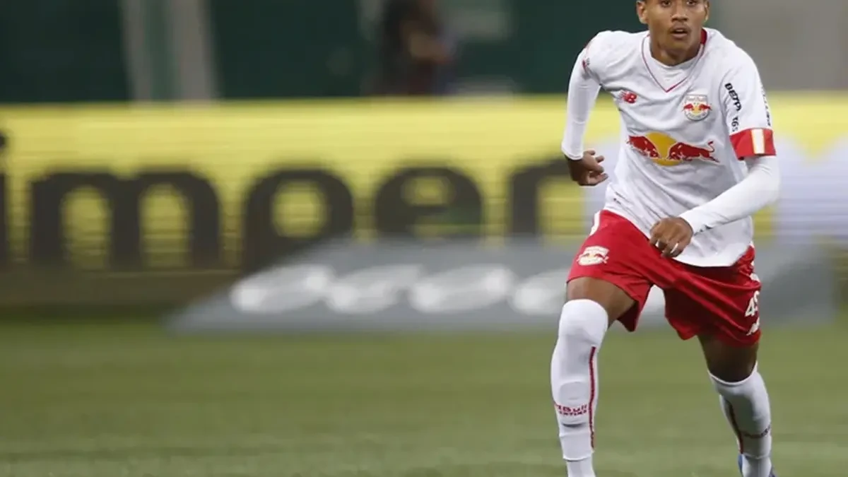 Nathan Camargo em partida pelo Red Bull Bragantino