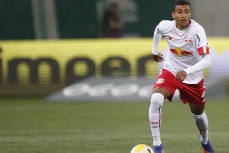 Nathan Camargo em partida pelo Red Bull Bragantino