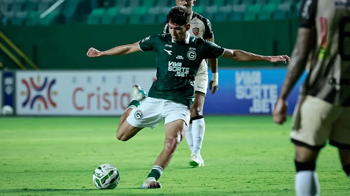 Lucas Rodrigues em partida pelo Goiás