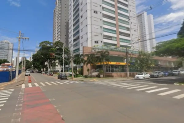 Cruzamento da T-51 com T-2, no setor Bueno: alertas contra invasão (Foto: Google Maps)