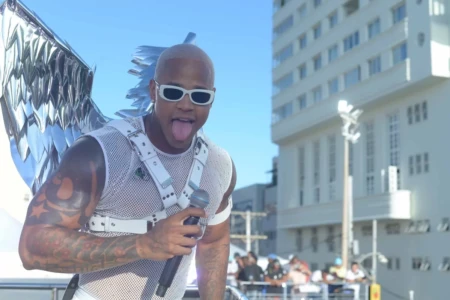 Pré-carnaval em Goiânia: saiba o horário que Léo Santana sobe no trio neste sábado (7)