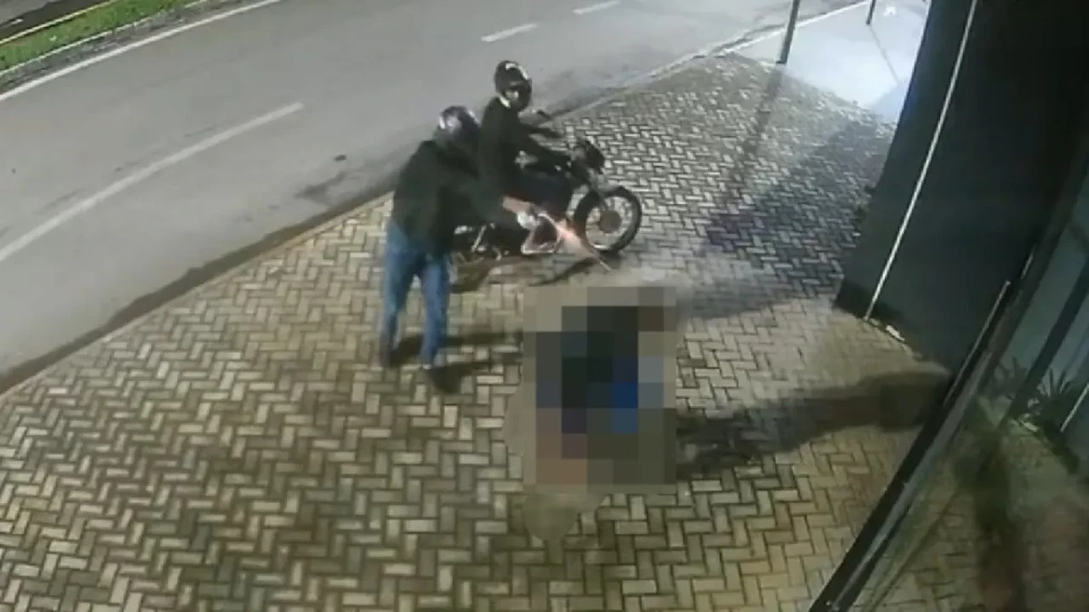 Vídeo Imagens fortes: câmera flagra assassinato de jovem em Caldas Novas Polícia revelou qual é a principal linha de apuração