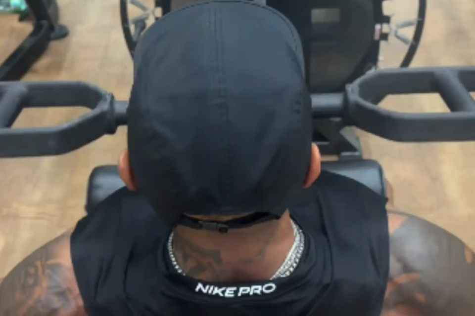 Léo Santana faz treino pesado antes de show em Goiânia; assista