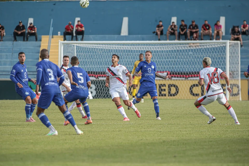Jogo entre Atlético e Goiatuba no Goianão