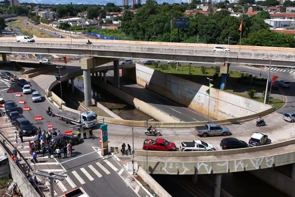 Complexo Jamel Cecílio recebe totens que fecham cancelas automaticamente em caso de alagamento