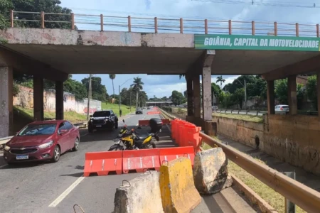 Obra emergencial atua para conter erosão na Marginal Botafogo