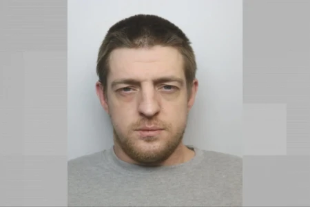 Após matar ex-namorada, homem lamenta prisão: “Não vou poder jogar GTA” Robert Richens confessou o assassinato de Rachael Vaughan