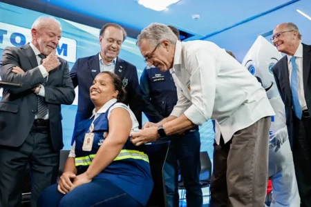 Lula inicia vacinação contra dengue com imunizante nacional Butantan-DV