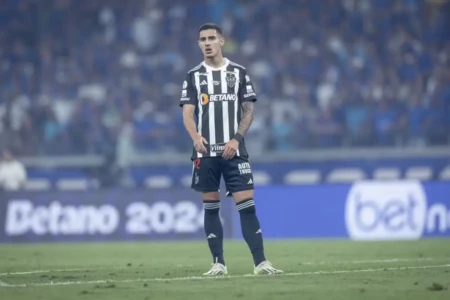 Cadu em partida pelo Atlético Mineiro.